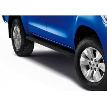 Пороги алюминиевые Slim Line Black для Toyota Hilux 2015-