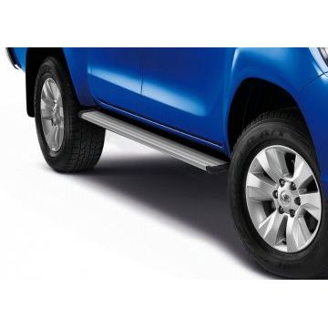 Пороги алюминиевые Slim Line Silver для Toyota Hilux 2015-