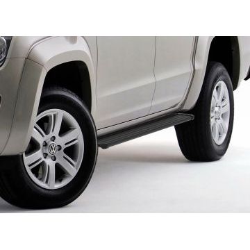 Пороги алюминиевые Slim Line Black для Volkswagen Amarok 2010-2016