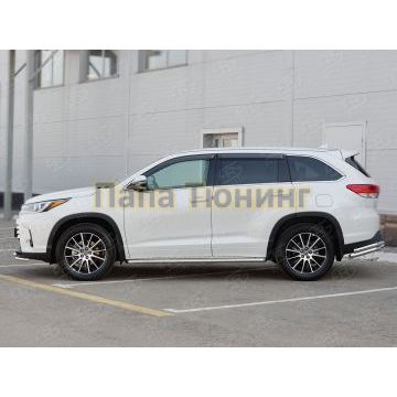 Пороги с площадкой алюминиевый лист d42 вариант 1 РусСталь для Toyota Highlander 2017-2020