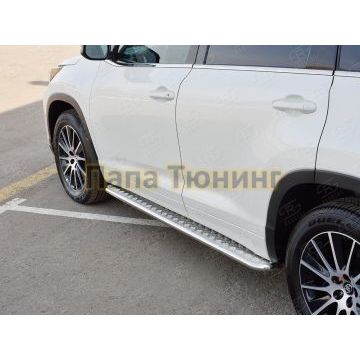 Пороги с площадкой алюминиевый лист d42 вариант 1 РусСталь для Toyota Highlander 2017-2020