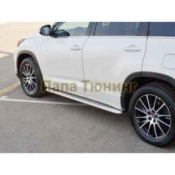 Пороги с площадкой алюминиевый лист d42 вариант 1 РусСталь для Toyota Highlander 2017-2020