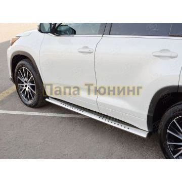 Пороги труба овальная с проступью 120х60 мм РусСталь для Toyota Highlander 2017-2020