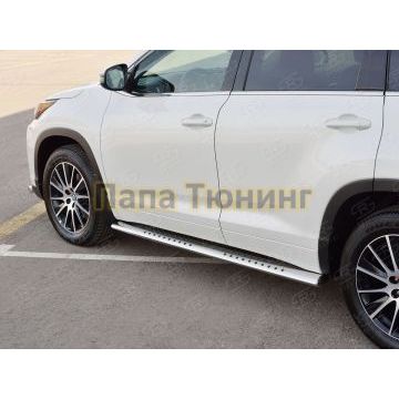 Пороги труба овальная с проступью 120х60 мм РусСталь для Toyota Highlander 2017-2020