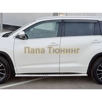 Пороги труба овальная с проступью 120х60 мм РусСталь для Toyota Highlander 2017-2020