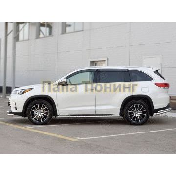 Пороги труба овальная с проступью 120х60 мм РусСталь для Toyota Highlander 2017-2020
