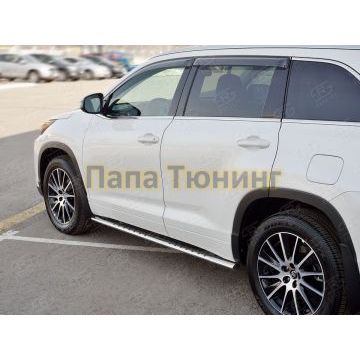 Пороги труба овальная с проступью 75х42 мм РусСталь для Toyota Highlander 2017-2020