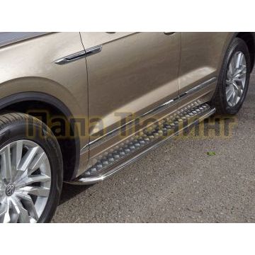Пороги с площадкой алюминиевый лист 75х42 мм ТСС для Volkswagen Touareg 2018-