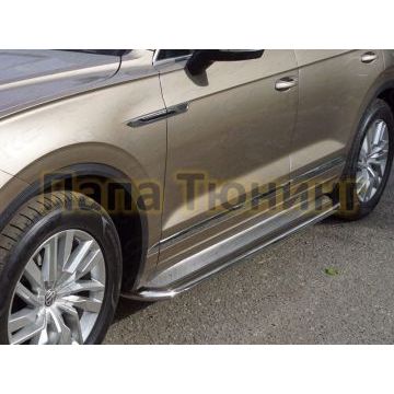 Пороги с площадкой нержавеющий лист 75х42 мм ТСС для Volkswagen Touareg 2018-