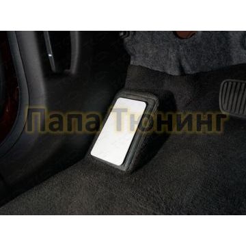 Накладка под левую ногу для Hyundai Santa Fe 2018-2019