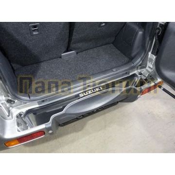 Накладка на задний бампер зеркальный лист надпись Suzuki ТСС для Suzuki Jimny 2012-2018 Накладка на задний бампер зеркальный лист надпись Suzuki ТСС для Suzuki Jimny 2012-2018