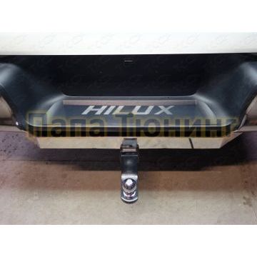Накладка на задний бампер (лист зеркальный надпись HILUX) ТСС для Toyota Hilux Black Onyx 2020- Накладка на задний бампер (лист зеркальный надпись HILUX) ТСС для Toyota Hilux Black Onyx 2020-
