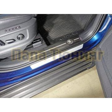 Накладки на пороги на пластик шлифованный лист лого Skoda 2 штуки ТСС для Skoda Kodiaq 2018- Накладки на пороги на пластик шлифованный лист лого Skoda 2 штуки ТСС для Skoda Kodiaq 2018-