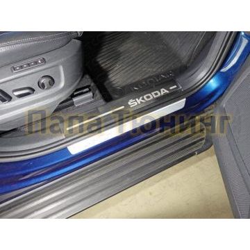 Накладки на пороги на пластик шлифованный лист надпись Skoda 2 штуки ТСС для Skoda Kodiaq 2018- Накладки на пороги на пластик шлифованный лист надпись Skoda 2 штуки ТСС для Skoda Kodiaq 2018-