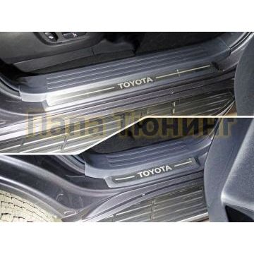 Накладки на пластиковые пороги шлифованный лист надпись Toyota 4 штуки ТСС для Toyota Land Cruiser Prado 150 2017-
