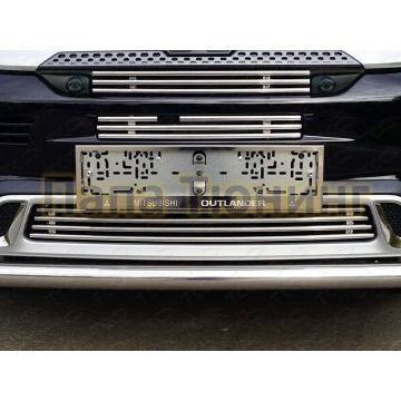 Решетка радиатора верхняя 12 мм с камерой и с парктроником для Mitsubishi Outlander 2018-