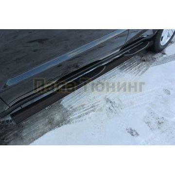 Пороги чёрная сталь труба с накладками 76 мм Slitkoff для Geely Emgrand X7 2016-2019