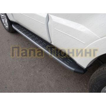 Пороги алюминиевые ТСС с накладкой чёрные для Mitsubishi Pajero 4 2014- Пороги алюминиевые ТСС с накладкой чёрные для Mitsubishi Pajero 4 2014-