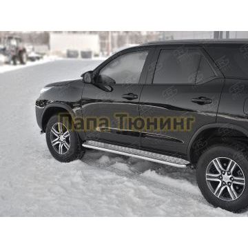 Пороги с площадкой алюминиевый лист d42 вариант 2 РусСталь для Toyota Fortuner 2017-