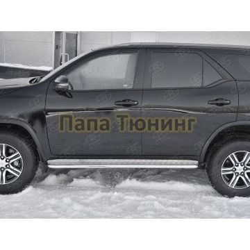 Пороги с площадкой алюминиевый лист d42 вариант 2 РусСталь для Toyota Fortuner 2017-