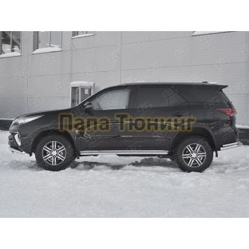 Пороги с площадкой алюминиевый лист d42 вариант 2 РусСталь для Toyota Fortuner 2017-