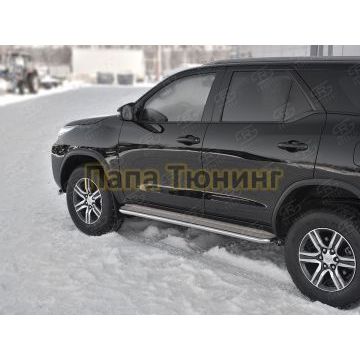 Пороги с площадкой алюминиевый лист 42 мм вариант 3 РусСталь для Toyota Fortuner 2017-