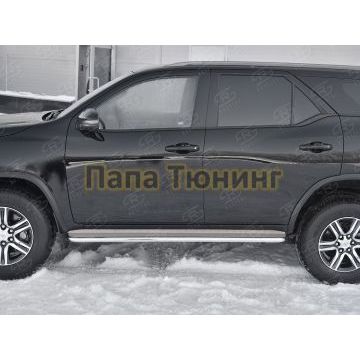 Пороги с площадкой алюминиевый лист 42 мм вариант 3 РусСталь для Toyota Fortuner 2017-