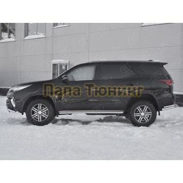 Пороги с площадкой алюминиевый лист 42 мм вариант 3 РусСталь для Toyota Fortuner 2017-
