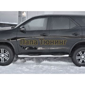 Пороги труба с накладками d76 вариант 3 РусСталь для Toyota Fortuner 2017-