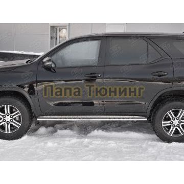 Пороги труба овальная с проступью 75х42 мм РусСталь для Toyota Fortuner 2017-