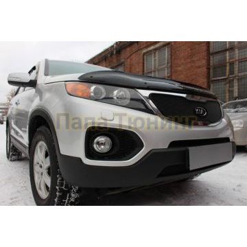 Защита радиатора KIA Sorento II 2009-2012 black верх с вырезом под логотип