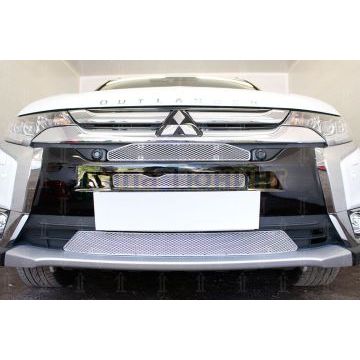 Защита радиатора Mitsubishi Outlander III 2015-2018 (3 части) chrome с парктроником и камерой PREMIUM