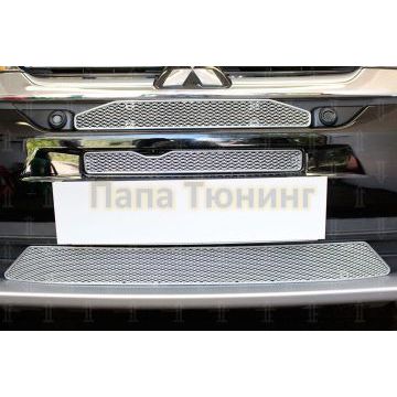 Защита радиатора Mitsubishi Outlander III 2015-2018 (3 части) chrome с парктроником и камерой PREMIUM