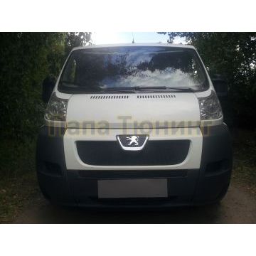 Защита радиатора Peugeot Boxer 2006-2014 black середина
